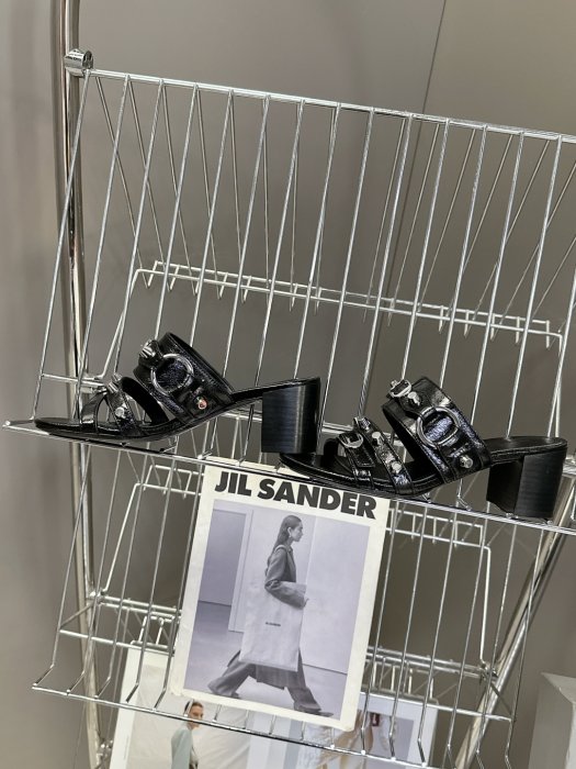 Босоножки фото 6