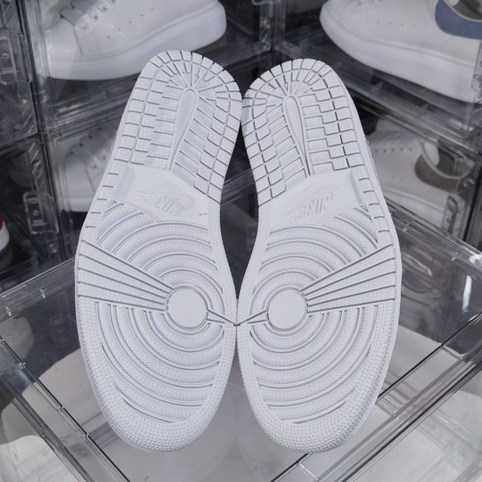 Sneakers Air Jordan 1 Retro Low OG Neutral Grey фото 6