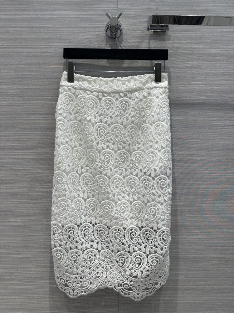 Lace skirt