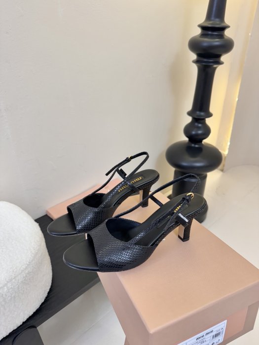 Босоножки фото 5