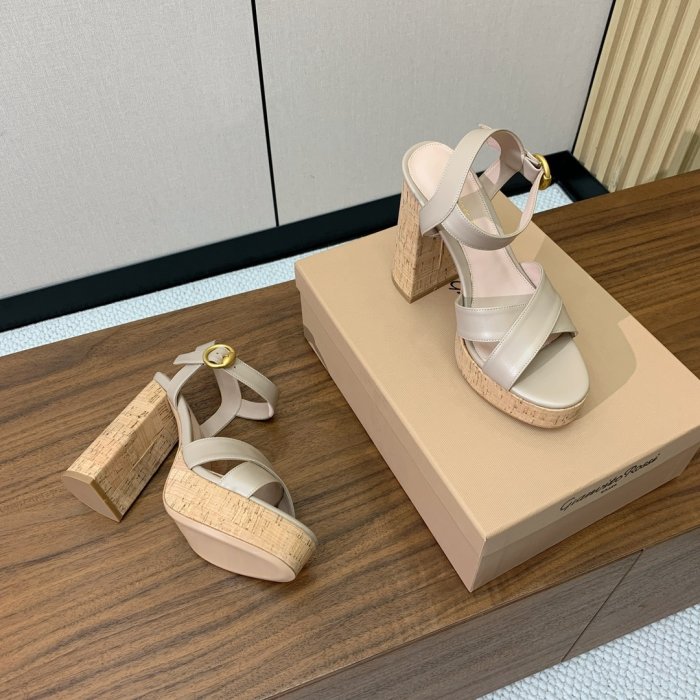 Босоножки фото 7