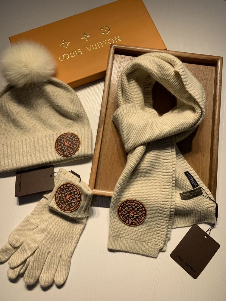 Woolen set a cap, gloves and scarf фото 5