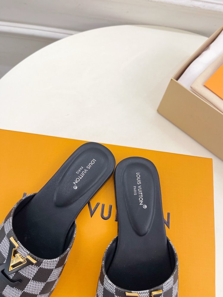 Шлепанцы женские фото 8