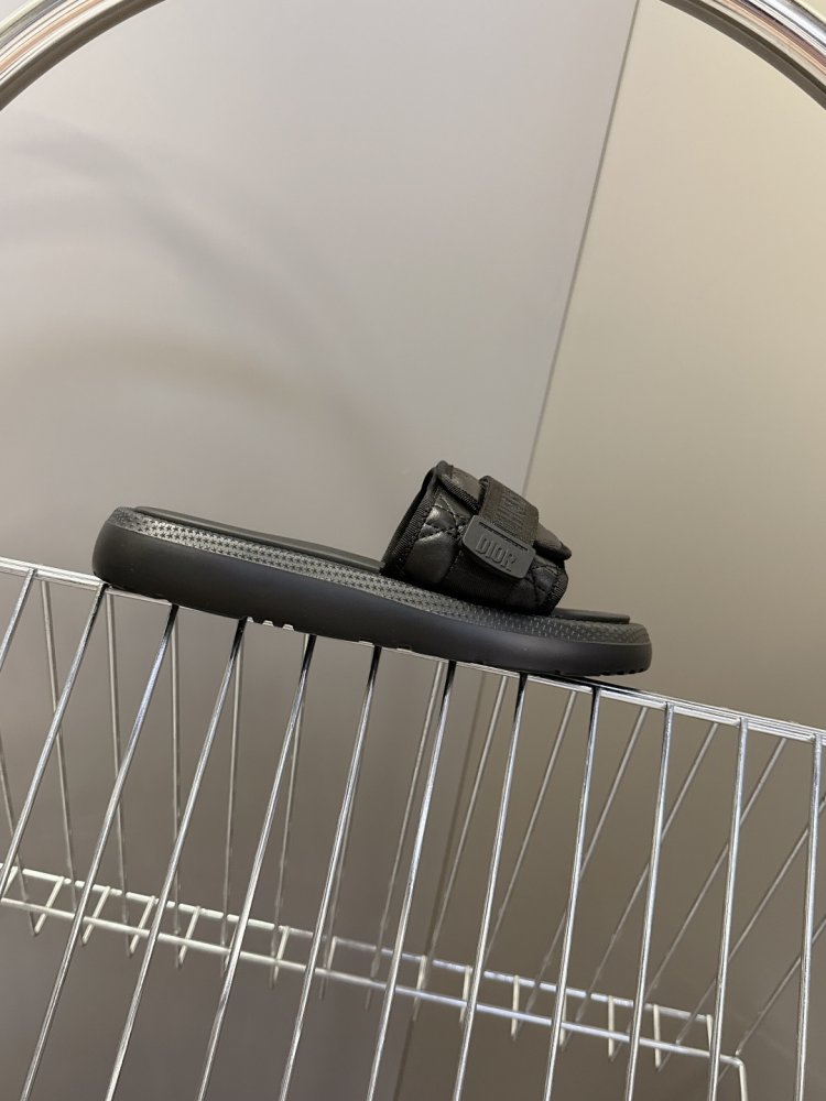 Шлепанцы женские фото 5