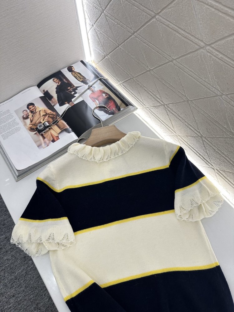 Футболка жіноча фото 4