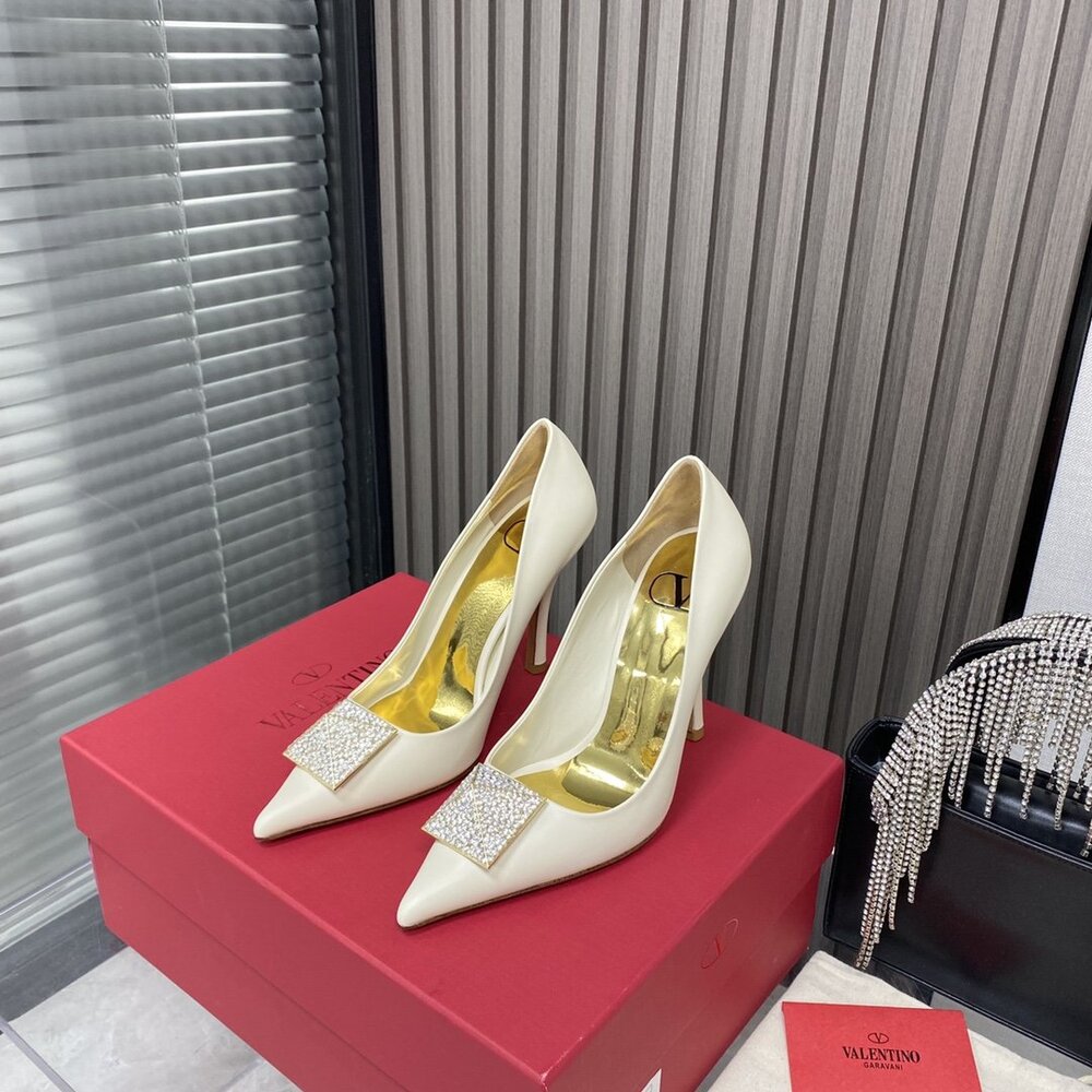 Shoes from sharp the toe beige фото 2