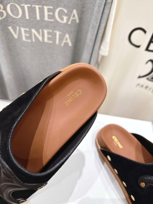 Шлепанцы женские фото 6