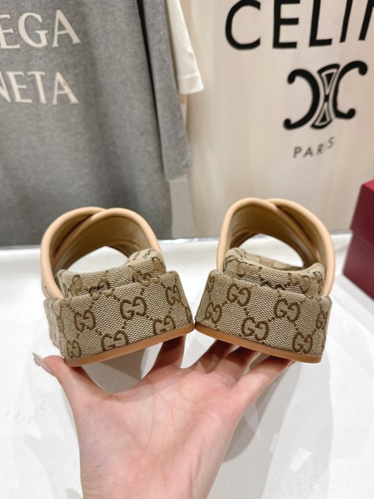 Шлепанцы фото 8