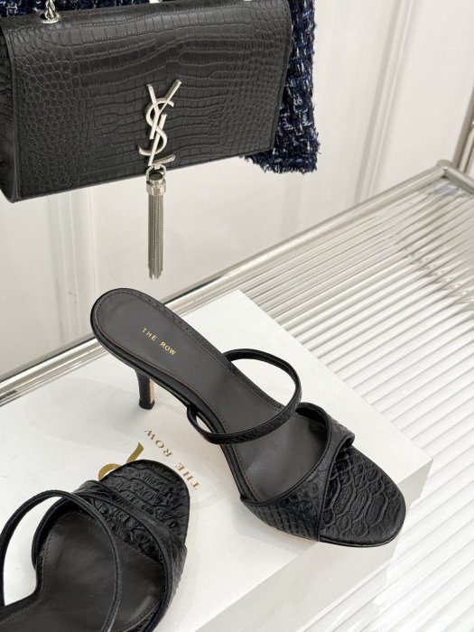 Босоножки фото 5