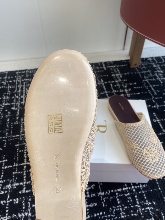 Шлепанцы женские фото 9