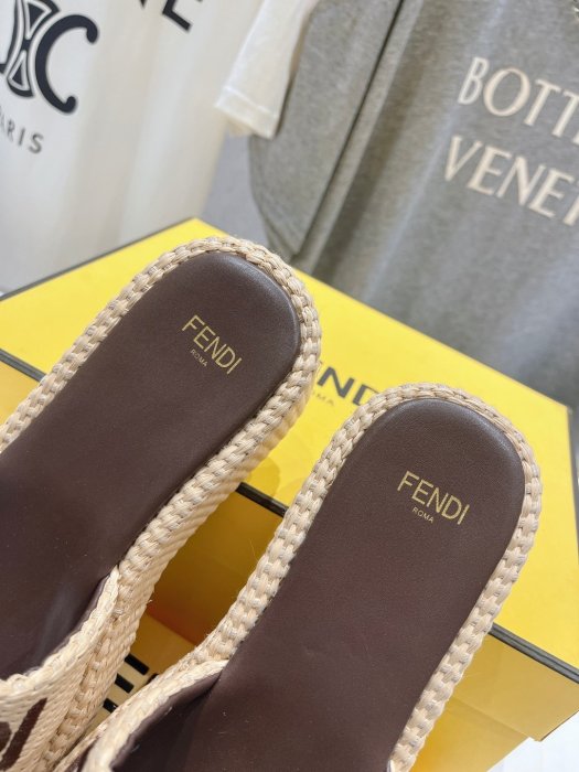 Шлепанцы фото 6