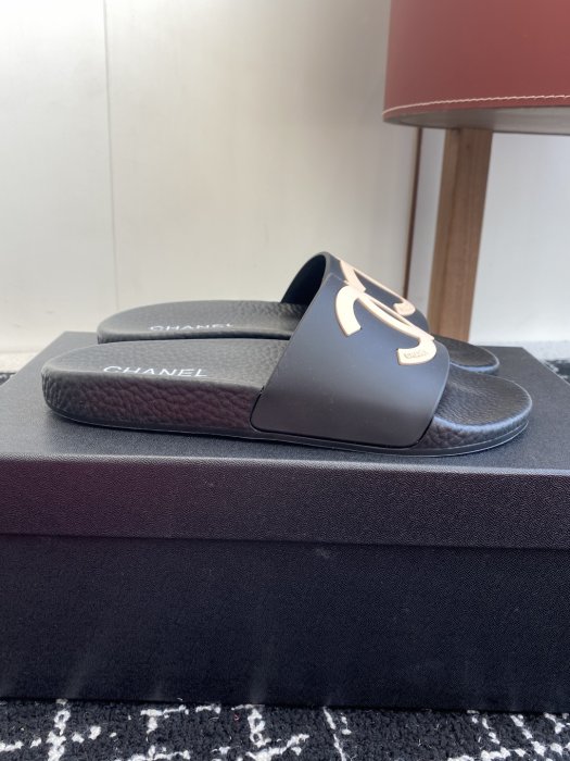 Шлепанцы женские фото 2