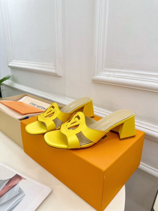 Босоножки фото 3