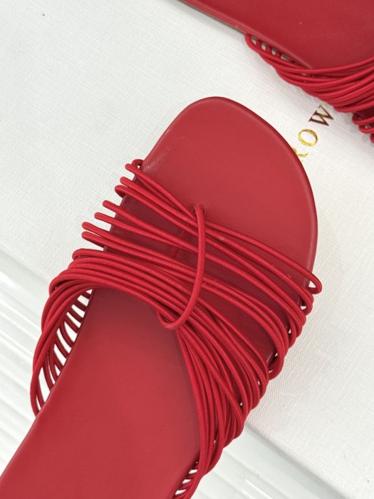 Шлепанцы женские фото 7