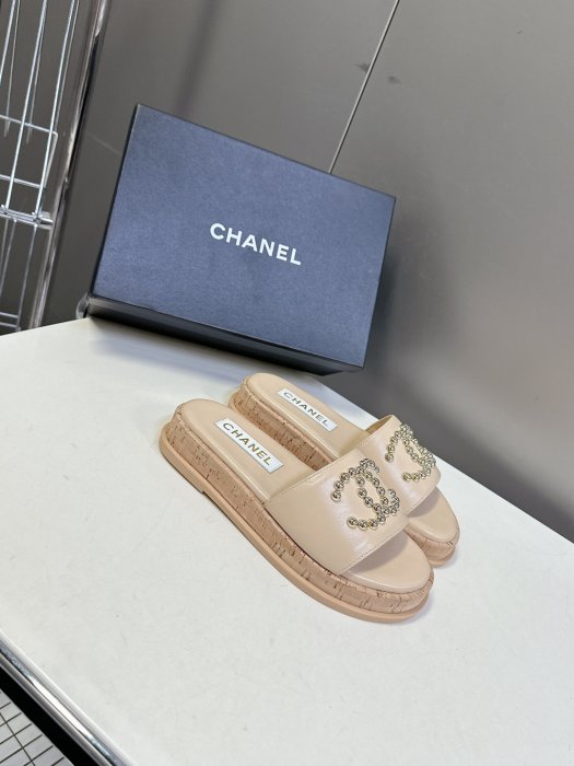 Шлепанцы женские фото 2