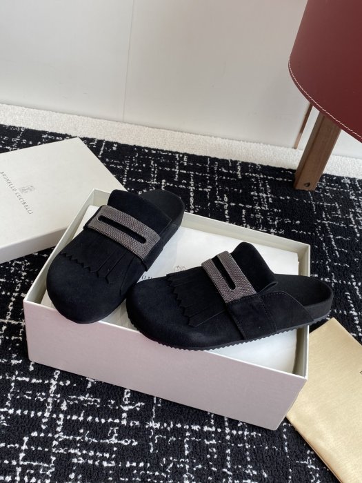 Шлепанцы фото 3