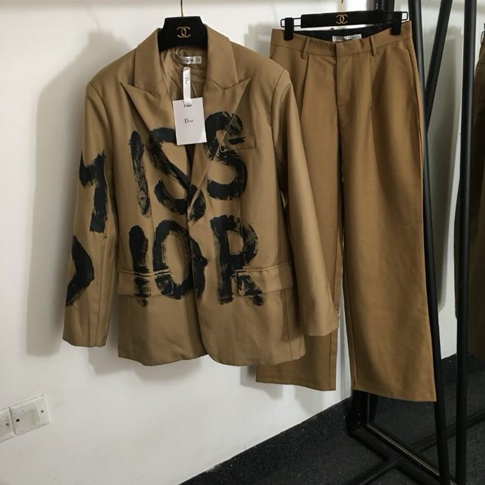 Костюм женский