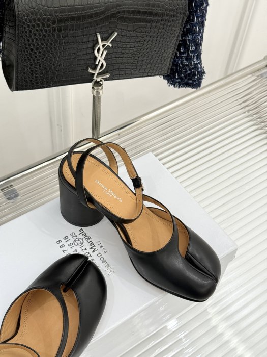 Босоніжки з роздвоєним носком фото 5