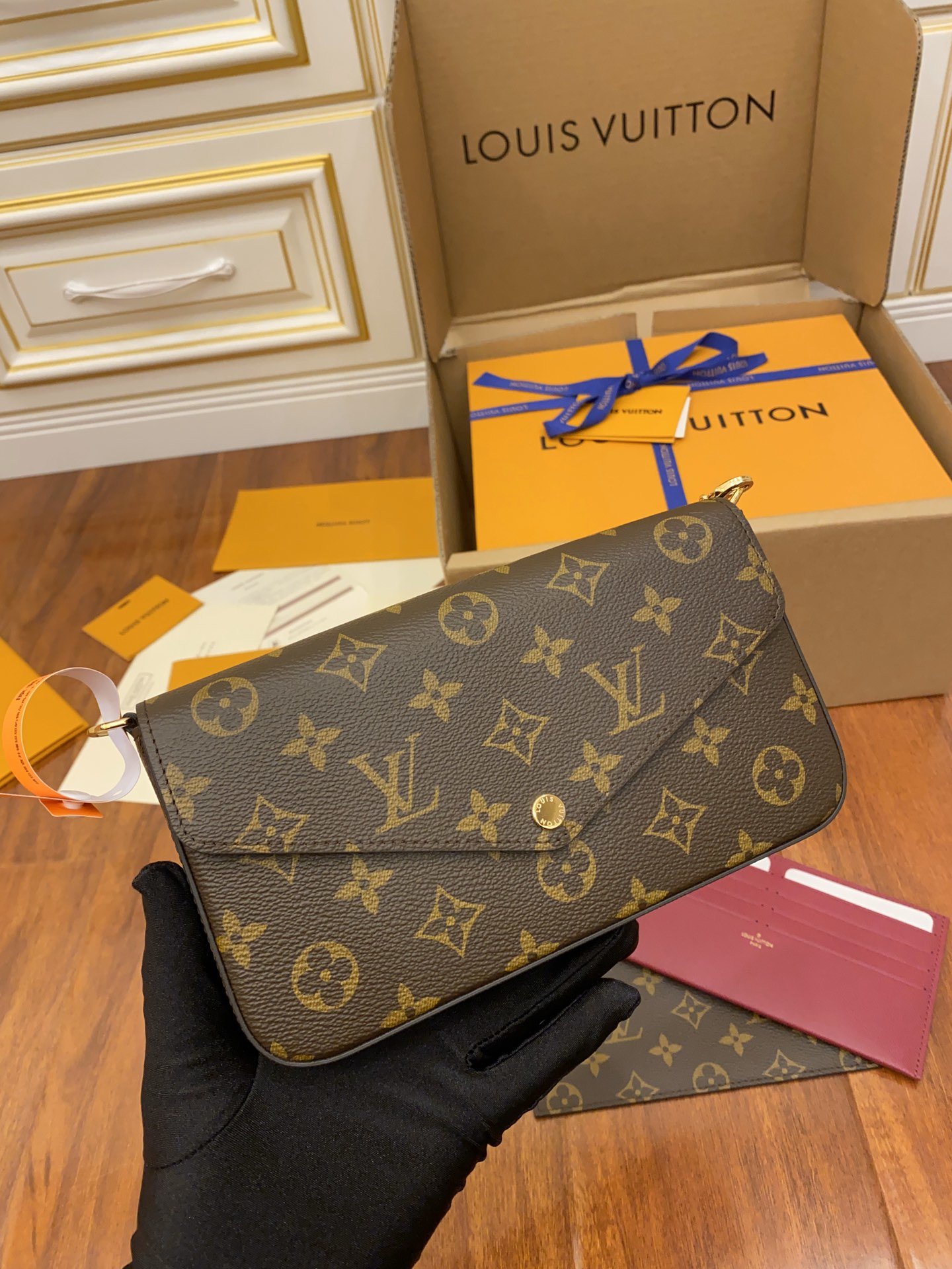 A bag Pochette Felicie M61276 21 cm