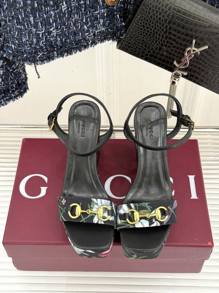 Босоножки фото 4