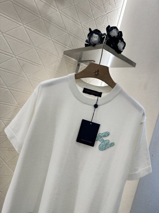 T-shirt women's фото 3