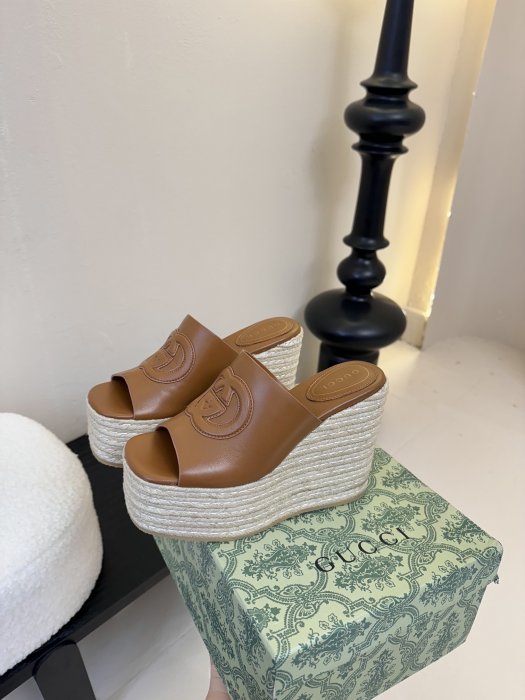 Босоножки фото 5