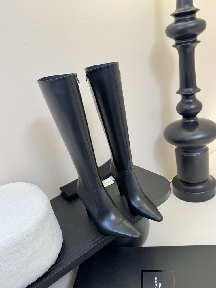 Чоботи жіночі