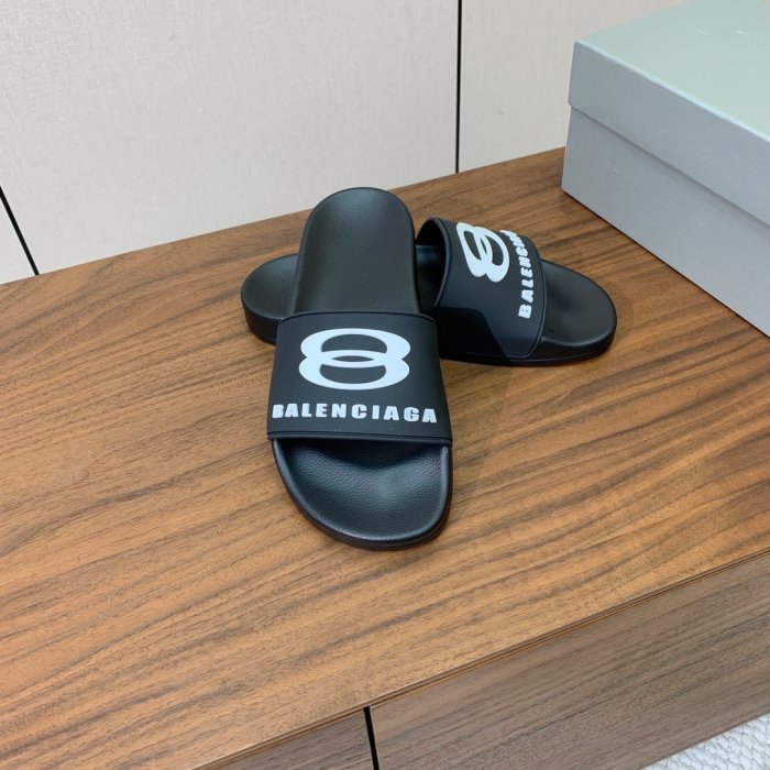 Шлепанцы фото 2