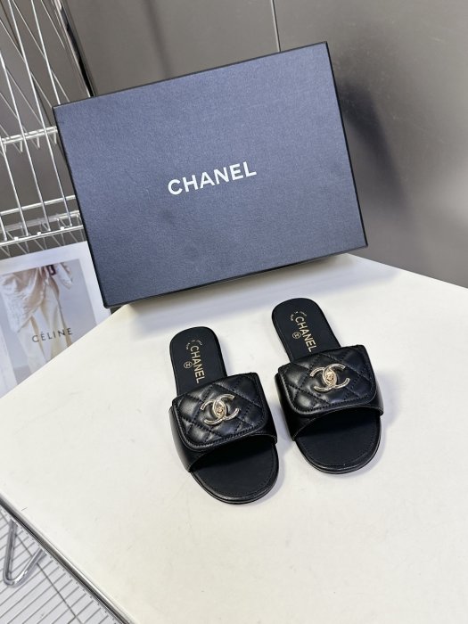 Шлепанцы женские