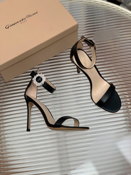 Босоножки фото 5