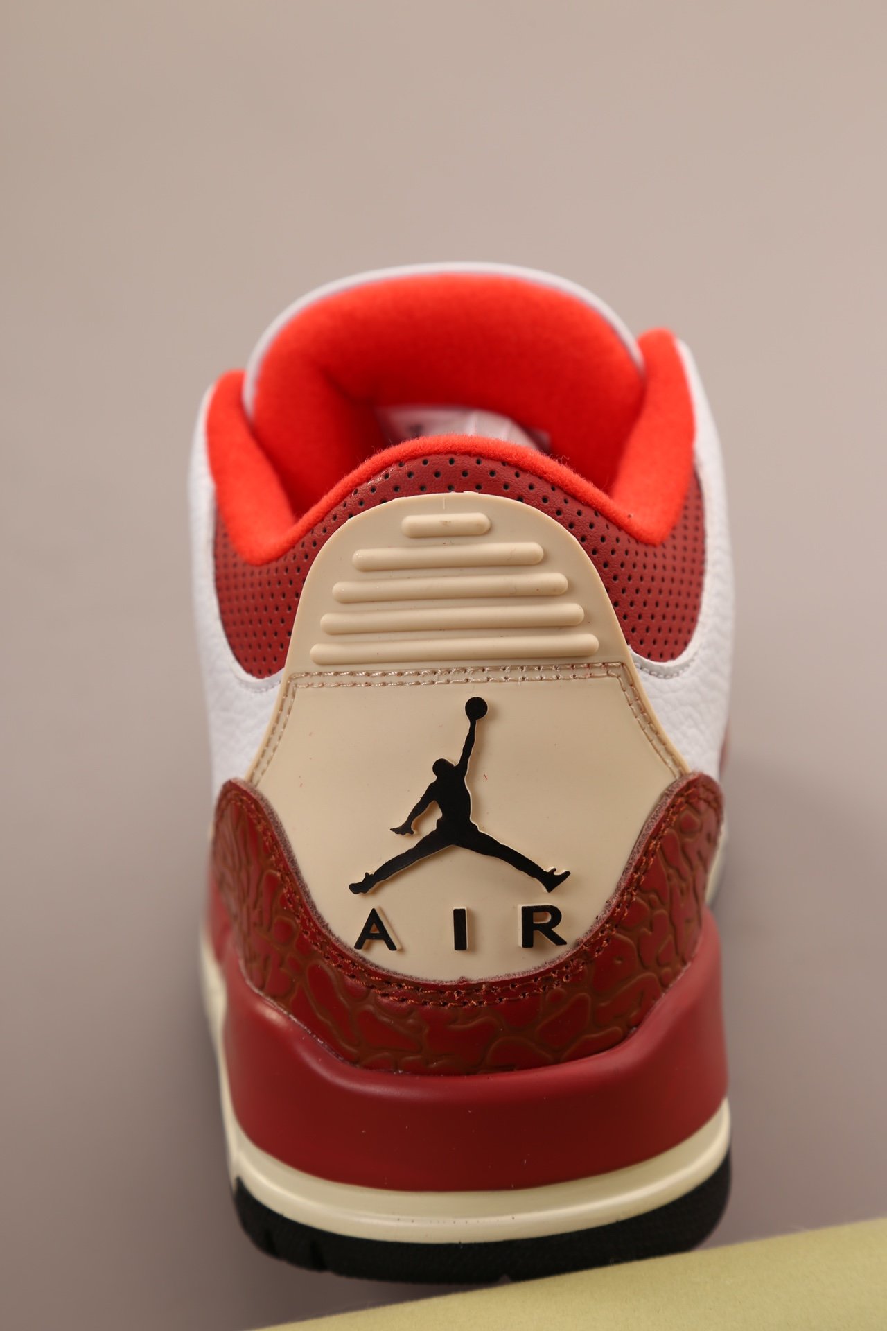 Кроссовки Air Jordan 3 Retro DV7028-108 фото 5