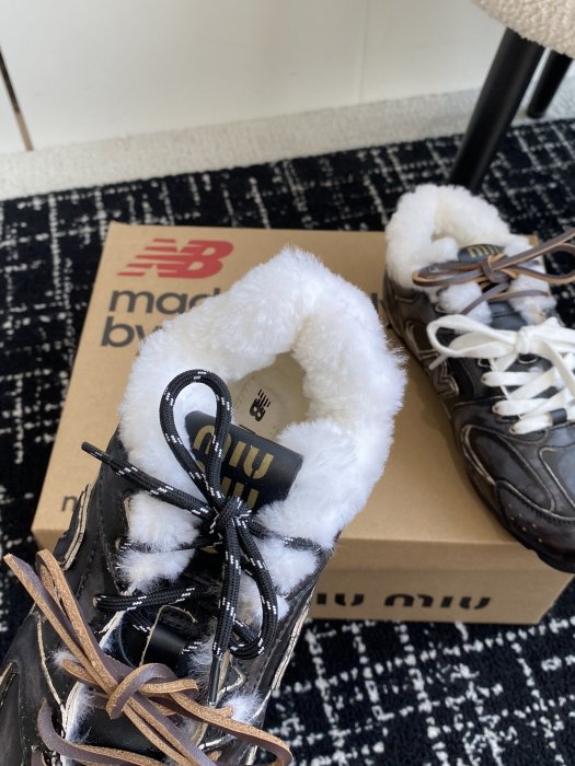 Sneakers on fur women's Miu Miu x New Balance 530 фото 7