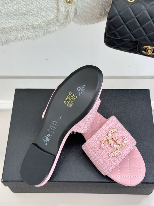 Шлепанцы женские фото 9