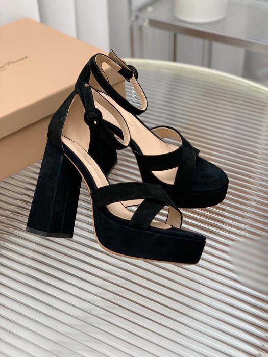 Босоножки фото 2