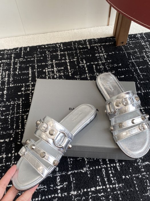 Шлепанцы женские фото 7