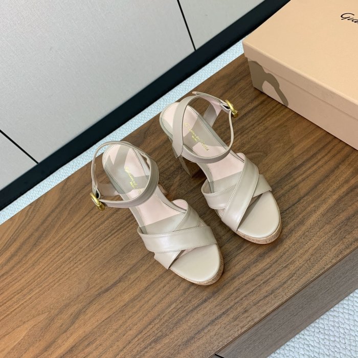 Босоножки фото 4