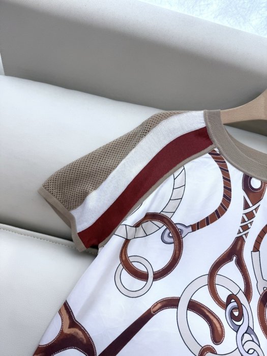 Футболка жіноча фото 6