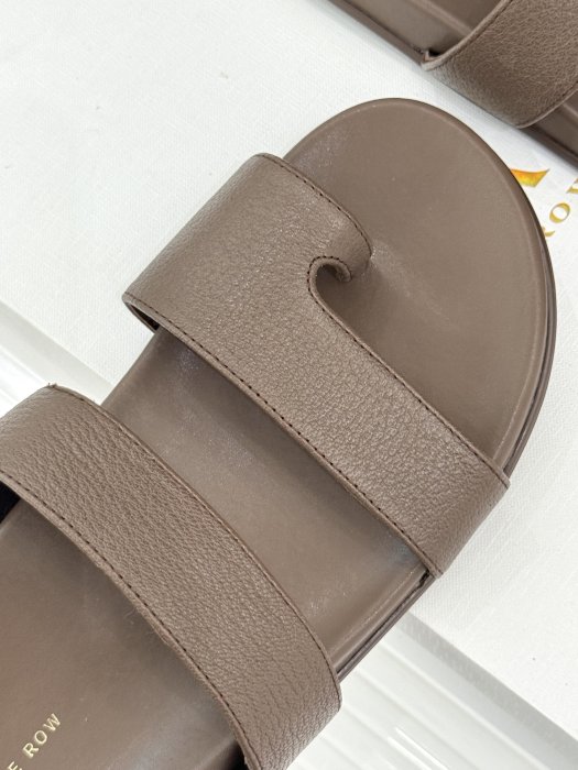 Шлепанцы фото 7