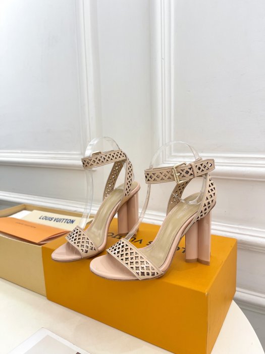 Босоножки фото 3