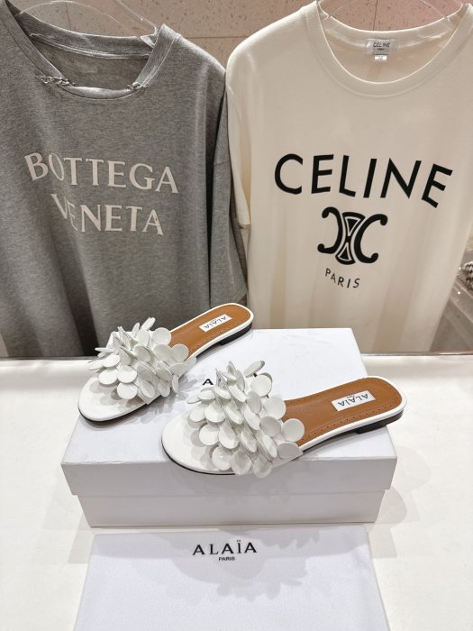 Шлепанцы женские фото 3