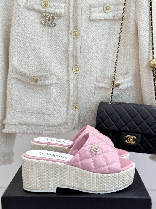 Шлепанцы женские