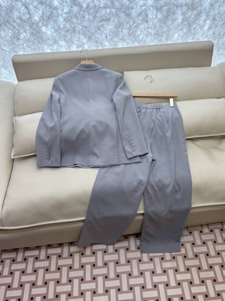 Костюм женский фото 4