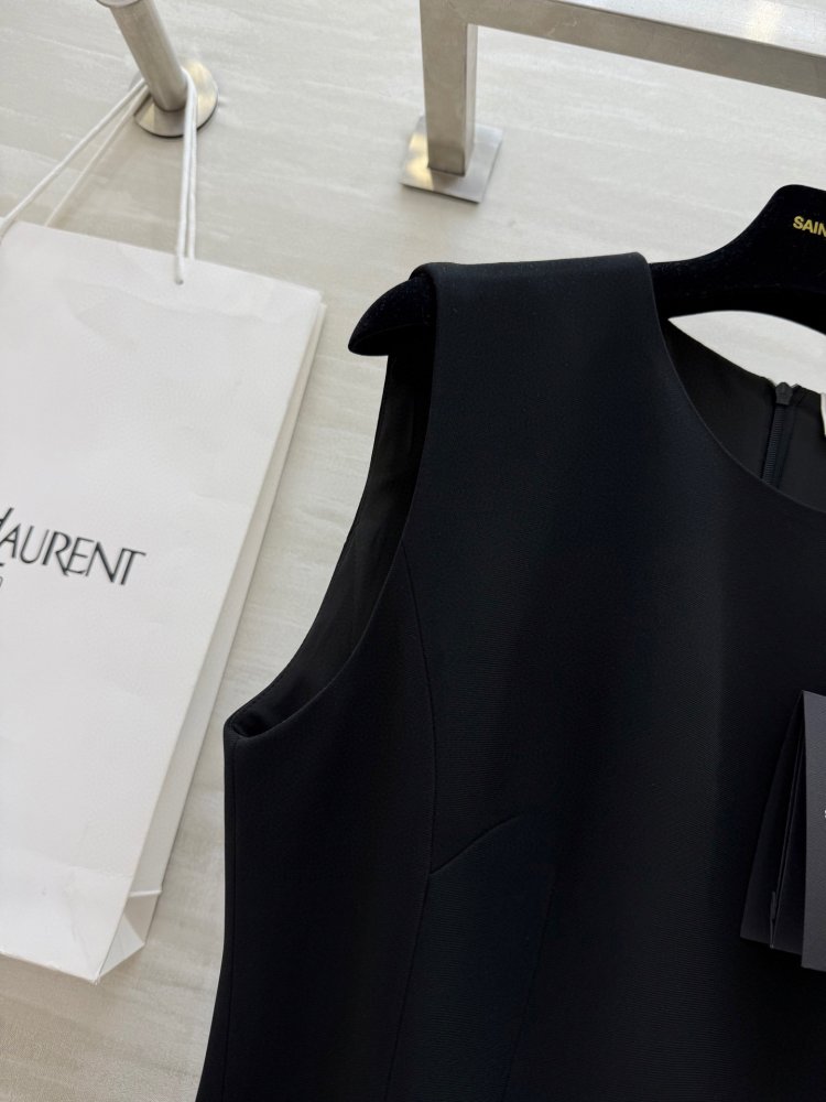 Dress from close-fitting bodice at style Hepburn фото 4