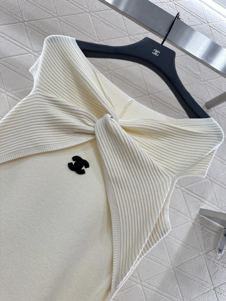 Платье плиссированное трикотажное с открытыми плечами фото 8