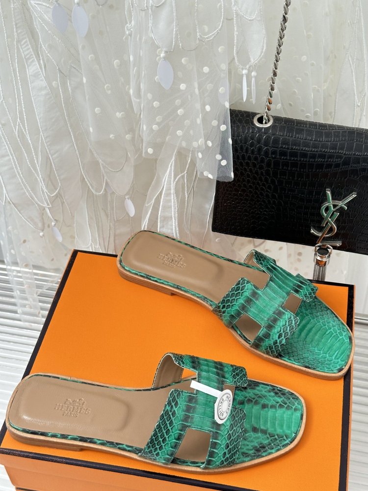 Шлепанцы женские фото 3