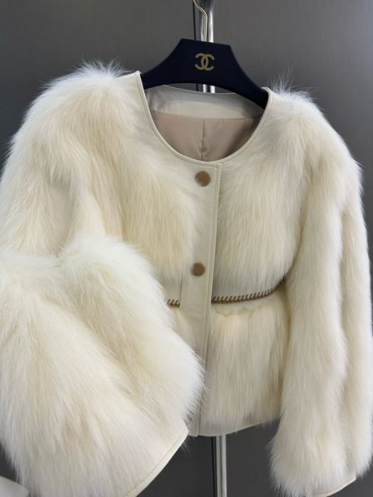 Fur coat of fox fur фото 2