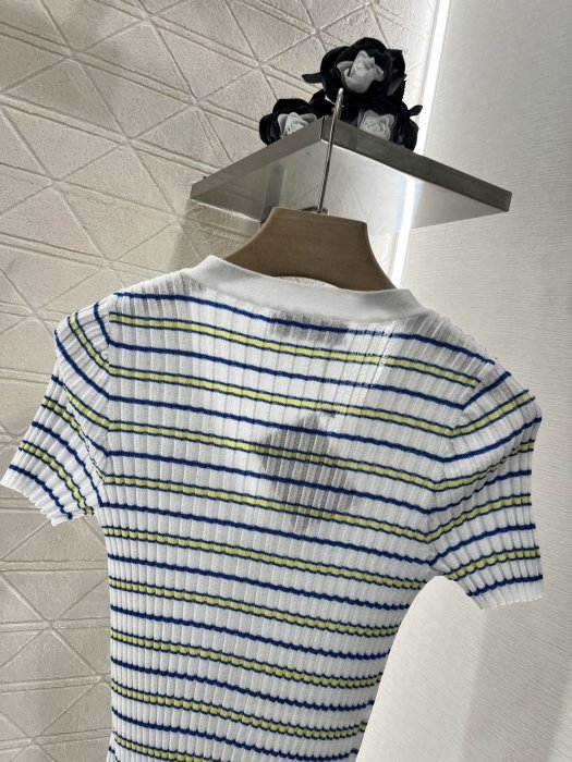 T-shirt women's фото 4