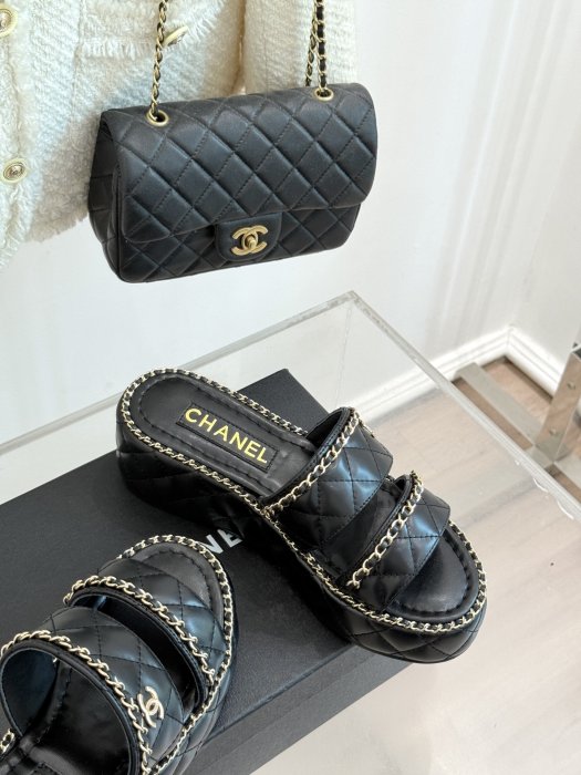 Шлепанцы женские фото 5