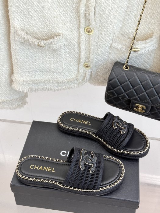 Шлепанцы женские фото 3