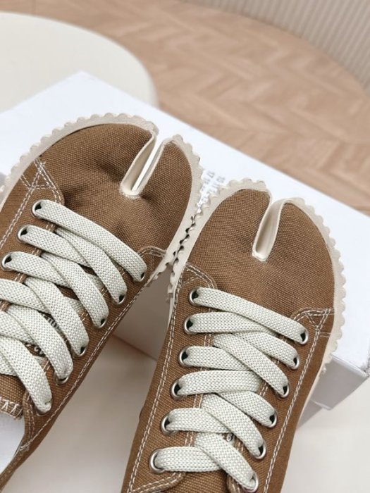 Кеди жіночі з роздвоєним носком фото 7